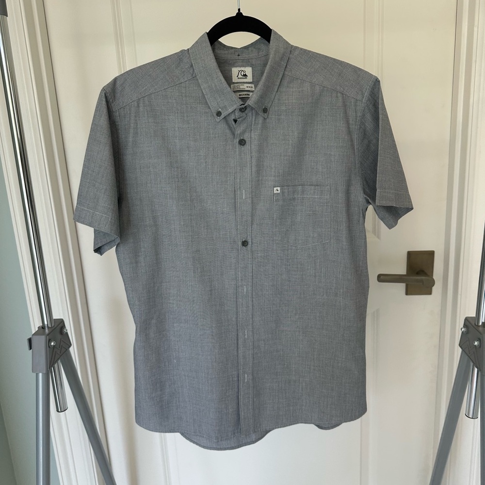 Quiksilver Gray Casual Button Down Shirt Short Sleeve